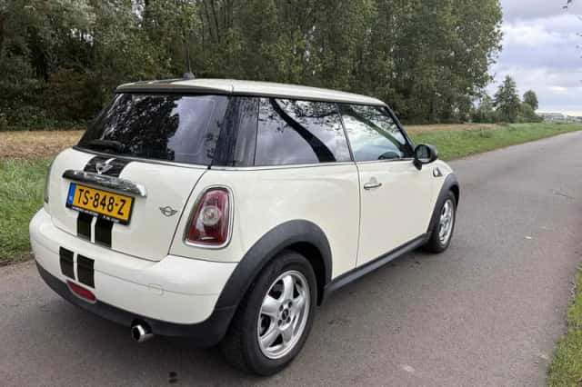 MINI Cooper (2008) thumbnail 5