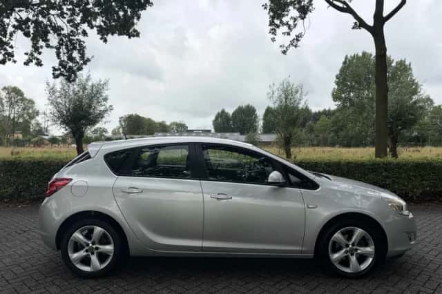 Opel Astra (2010) thumbnail 6