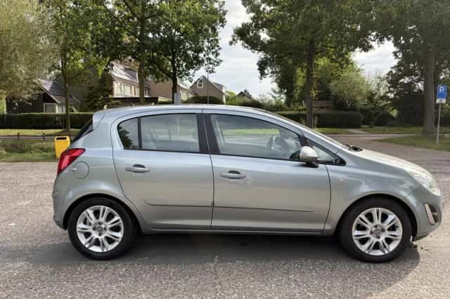 Opel Corsa (2011) thumbnail 4