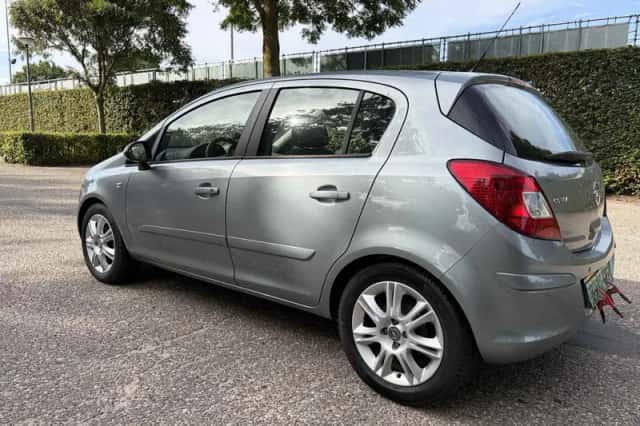 Opel Corsa (2011) thumbnail 5