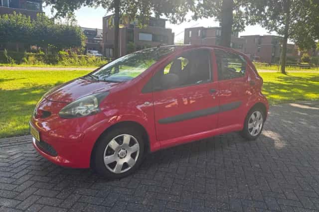 Toyota Aygo (2008) thumbnail 1