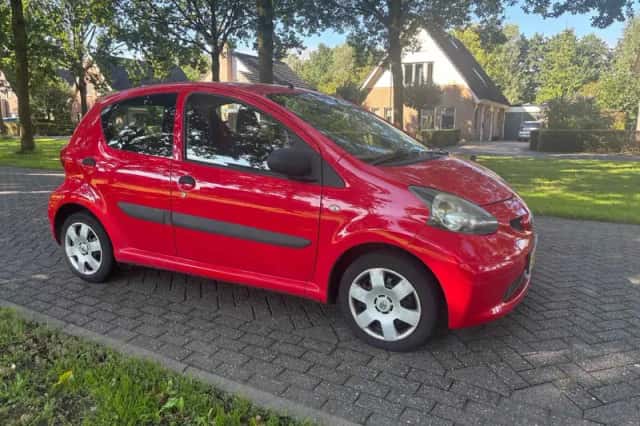 Toyota Aygo (2008) thumbnail 2