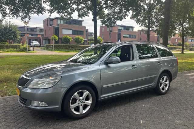 Škoda Octavia (2012) thumbnail 1