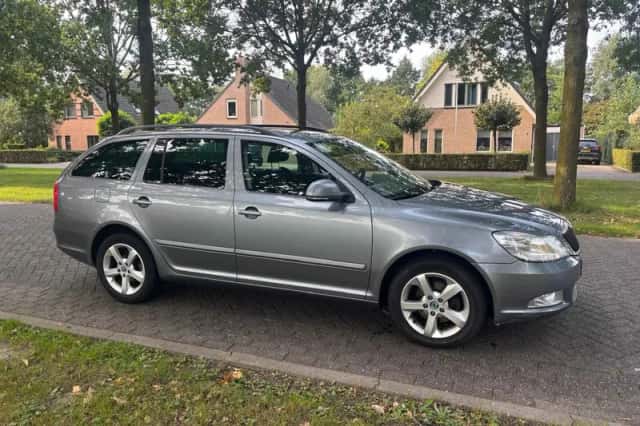 Škoda Octavia (2012) thumbnail 2