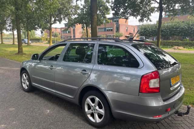 Škoda Octavia (2012) thumbnail 3