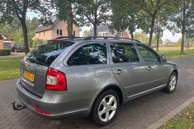 Škoda Octavia (2012) thumbnail 4