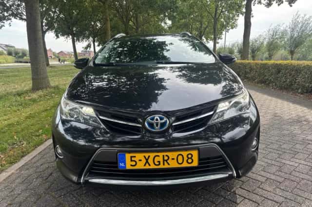 Toyota Auris (2014) thumbnail 5