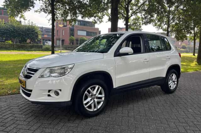 Volkswagen Tiguan (2009) thumbnail 1