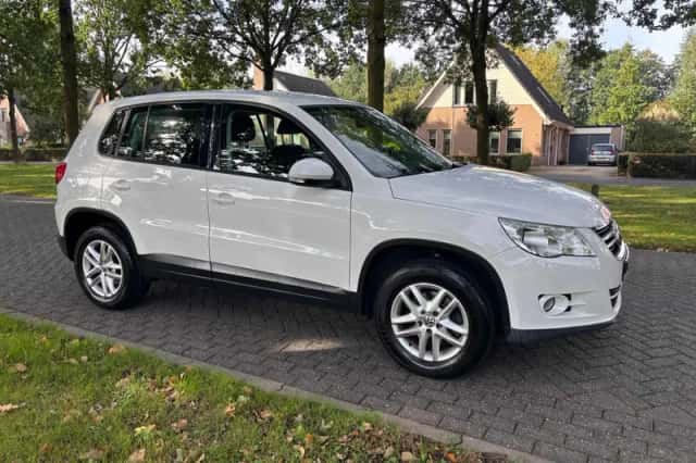 Volkswagen Tiguan (2009) thumbnail 2