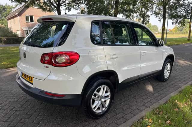 Volkswagen Tiguan (2009) thumbnail 4