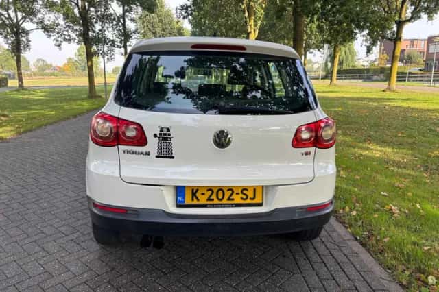 Volkswagen Tiguan (2009) thumbnail 6