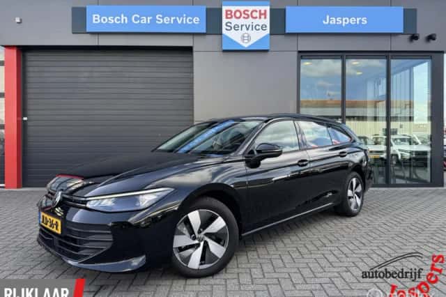 Volkswagen Passat (2024) thumbnail 1