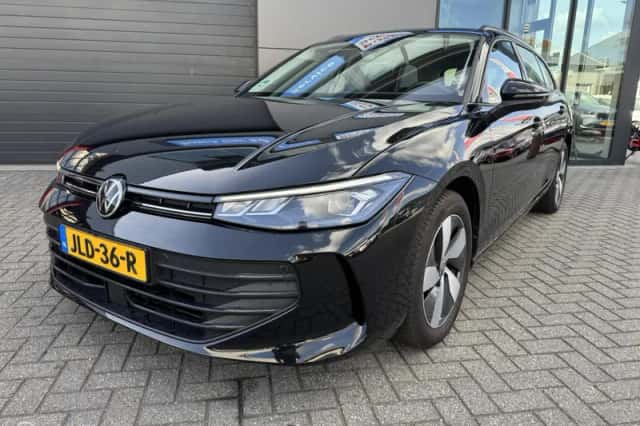 Volkswagen Passat (2024) thumbnail 2