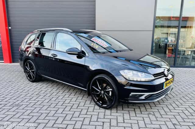 Volkswagen Golf (2019) thumbnail 2