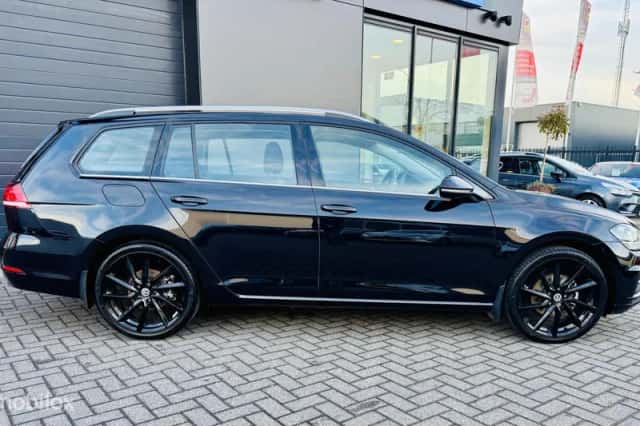 Volkswagen Golf (2019) thumbnail 3