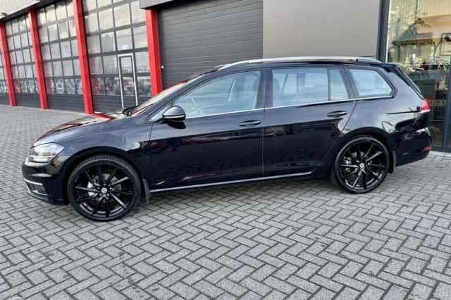 Volkswagen Golf (2019) thumbnail 4