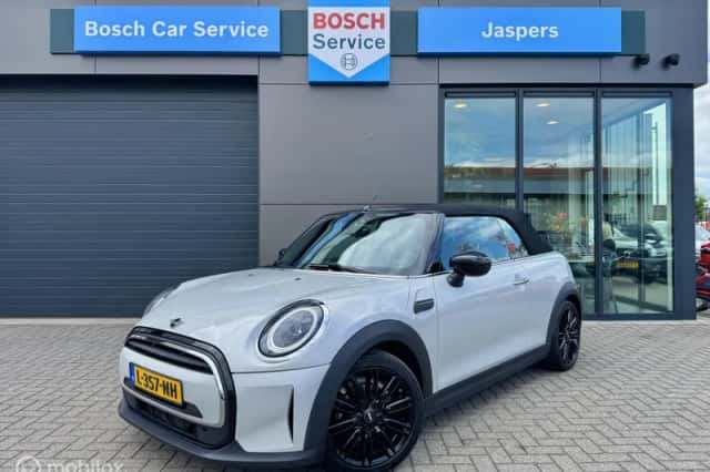MINI Cabrio (2021) thumbnail 2