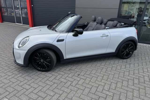 MINI Cabrio (2021) thumbnail 4