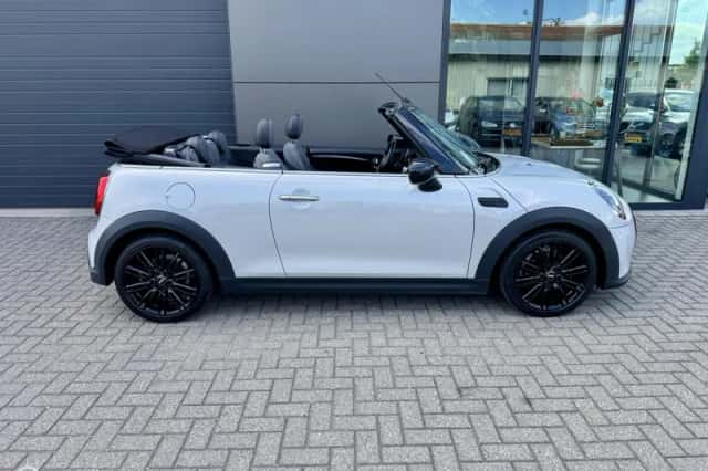 MINI Cabrio (2021) thumbnail 5