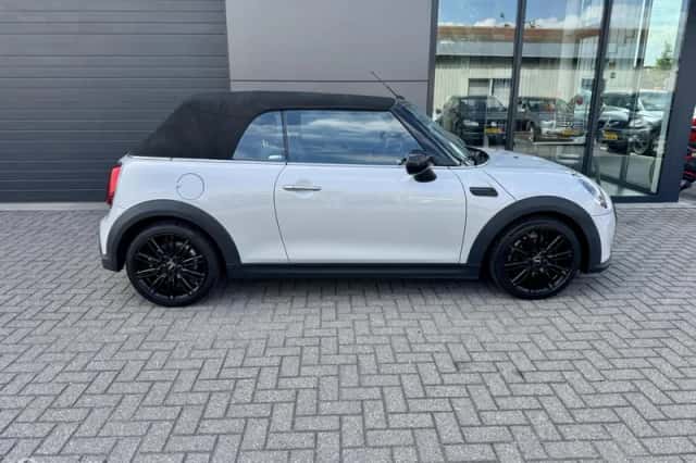MINI Cabrio (2021) thumbnail 6