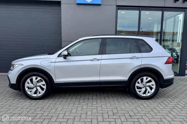 Volkswagen Tiguan (2024) thumbnail 3