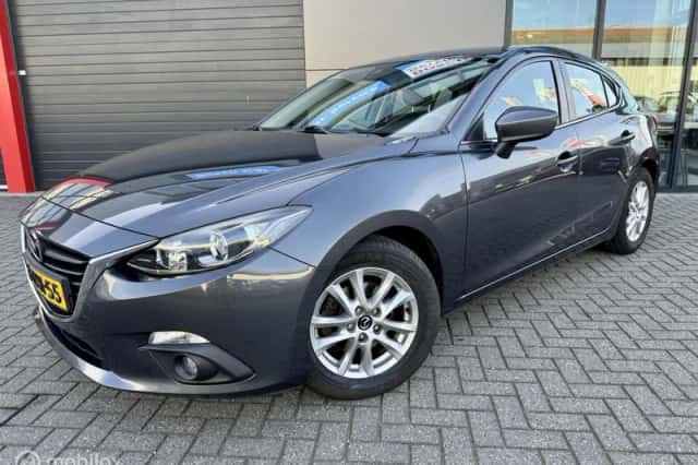 Mazda 3 (2015) thumbnail 2
