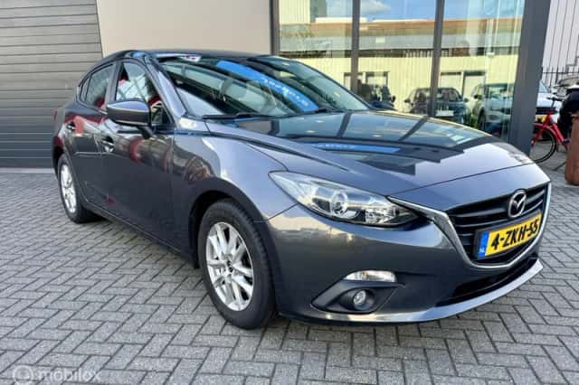 Mazda 3 (2015) thumbnail 3