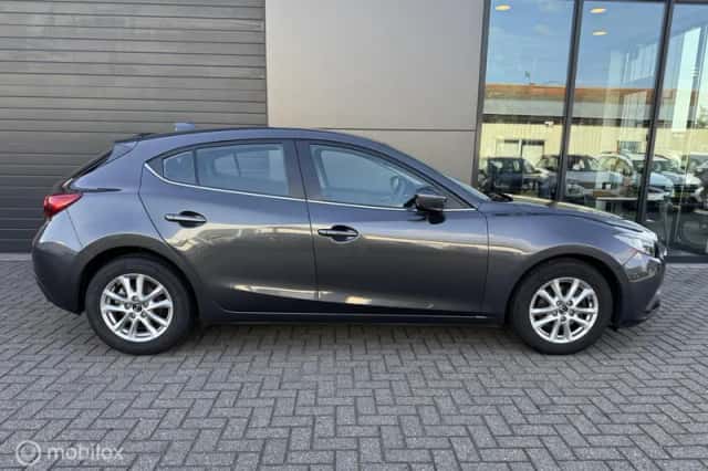 Mazda 3 (2015) thumbnail 5