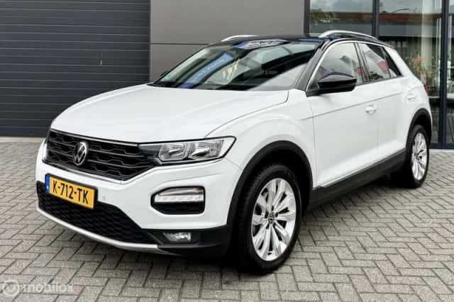 Volkswagen T-Roc (2021) thumbnail 2