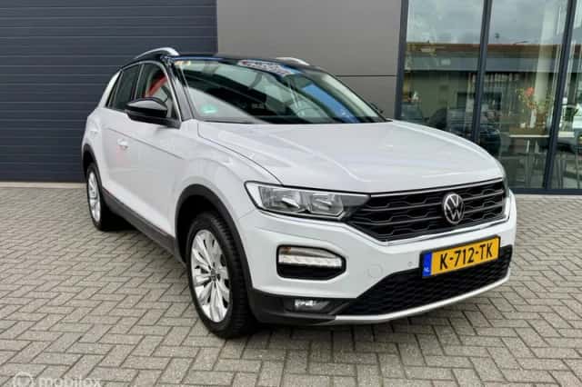 Volkswagen T-Roc (2021) thumbnail 3