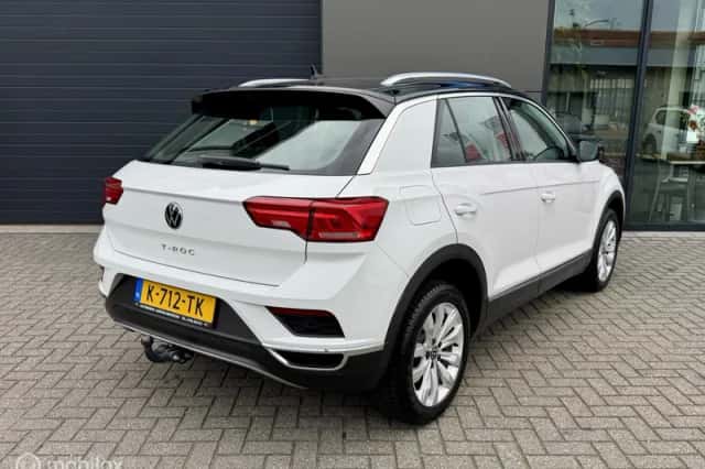Volkswagen T-Roc (2021) thumbnail 4