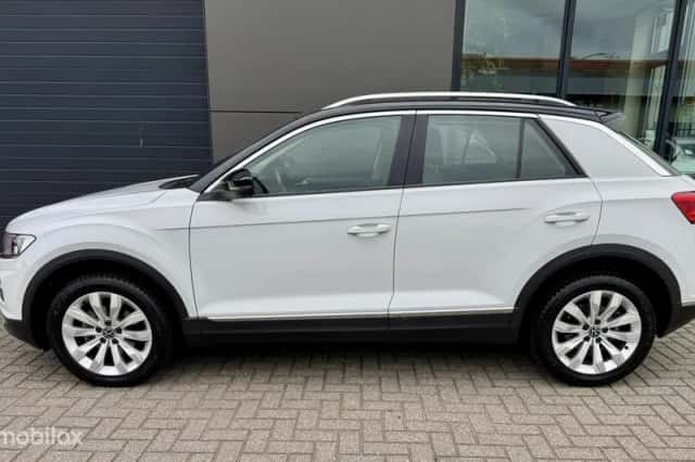 Volkswagen T-Roc (2021) thumbnail 6