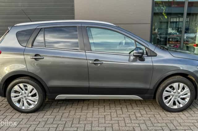 Suzuki S-Cross (2021) thumbnail 5