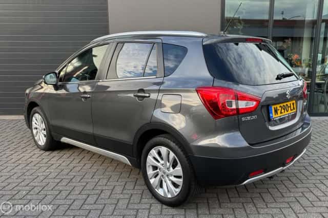 Suzuki S-Cross (2021) thumbnail 6