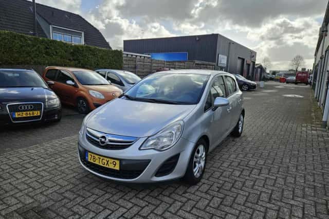 Opel Corsa (2012) thumbnail 1