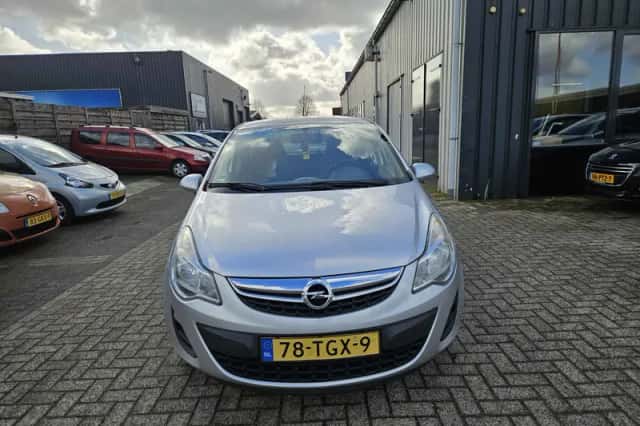 Opel Corsa (2012) thumbnail 2