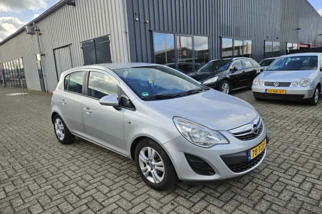 Opel Corsa (2012) thumbnail 3