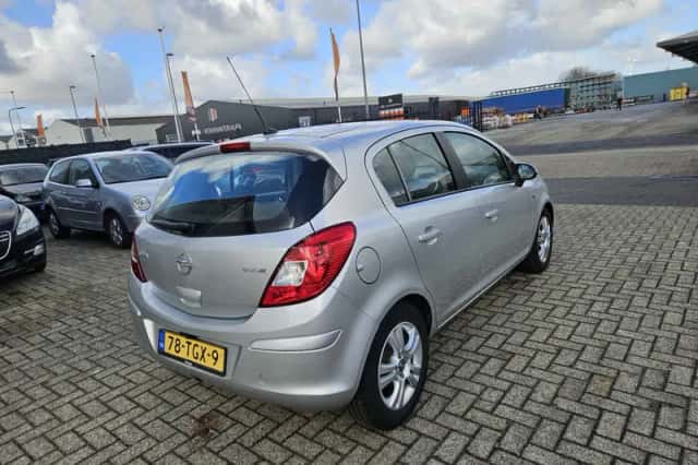 Opel Corsa (2012) thumbnail 5