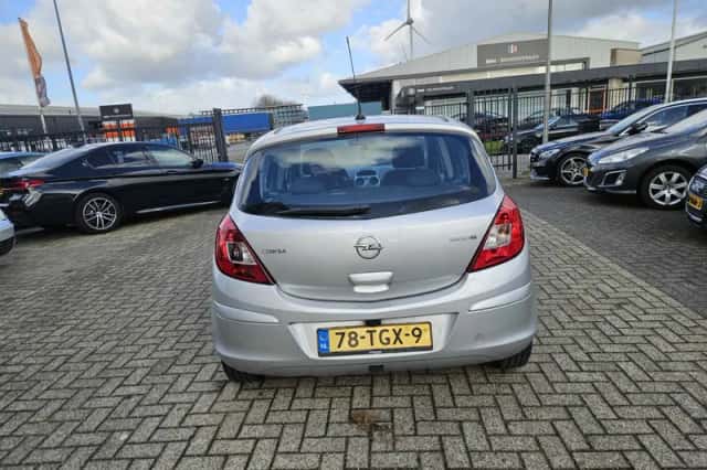 Opel Corsa (2012) thumbnail 6