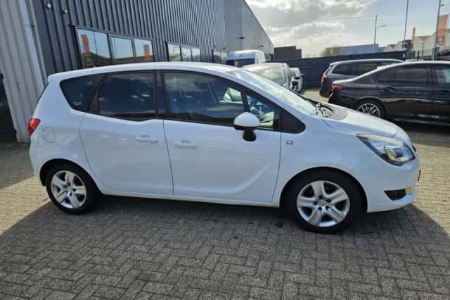 Opel Meriva (2015) thumbnail 4