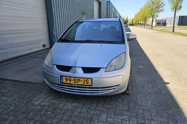 Mitsubishi Colt (2006) thumbnail 2