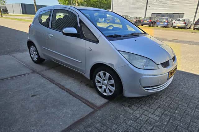 Mitsubishi Colt (2006) thumbnail 4