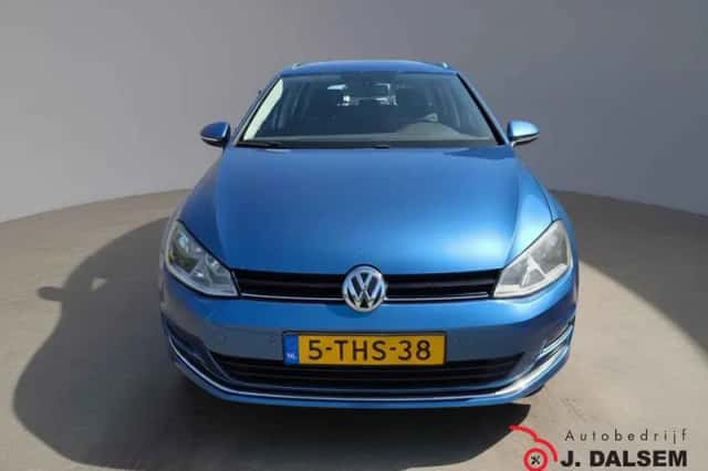 Volkswagen Golf (2014) thumbnail 2