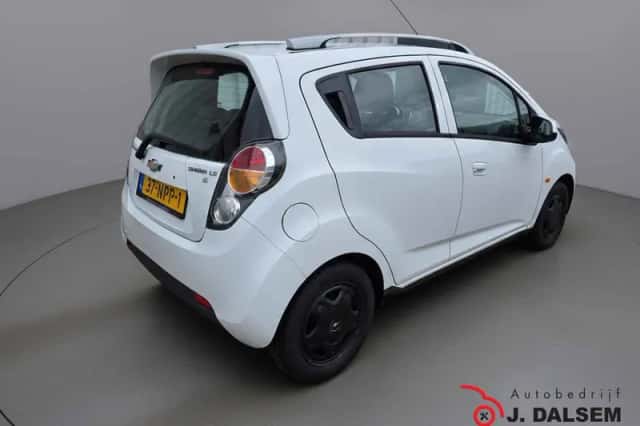 Chevrolet Spark (2010) thumbnail 5