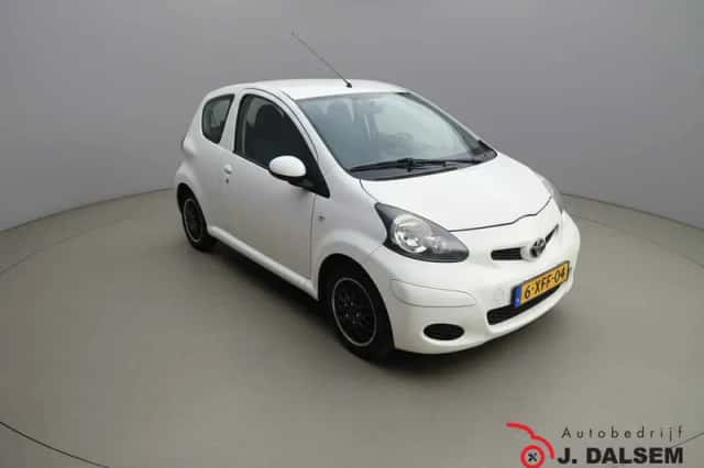 Toyota Aygo (2012) thumbnail 1