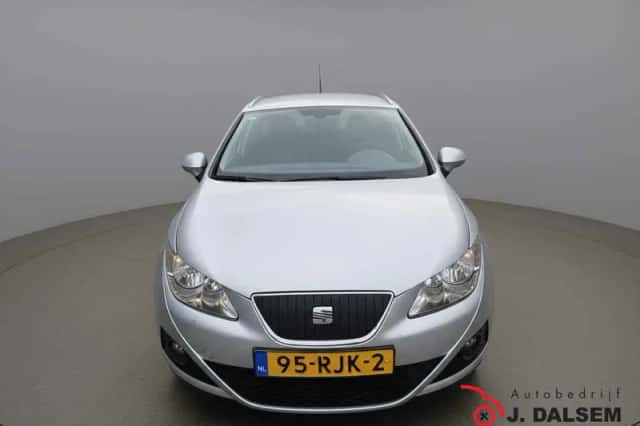 SEAT Ibiza (2011) thumbnail 2