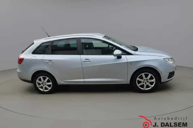 SEAT Ibiza (2011) thumbnail 4