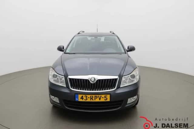 Škoda Octavia (2011) thumbnail 2