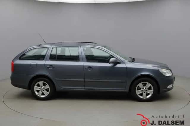 Škoda Octavia (2011) thumbnail 4