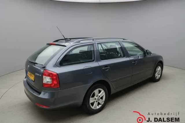 Škoda Octavia (2011) thumbnail 5